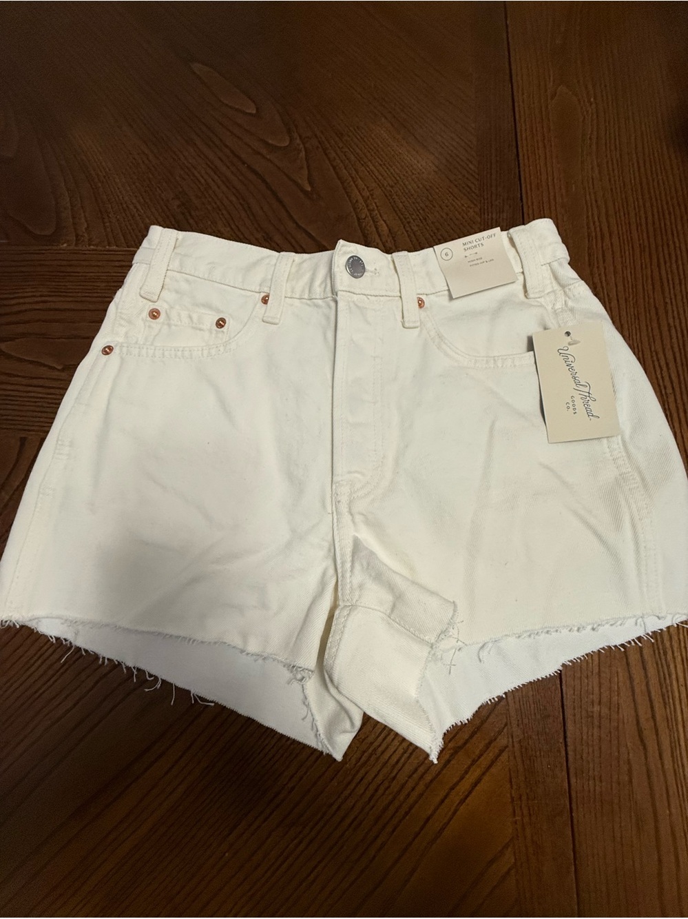 Universal Threads Cut-Off Shorts. NWT. Size 6